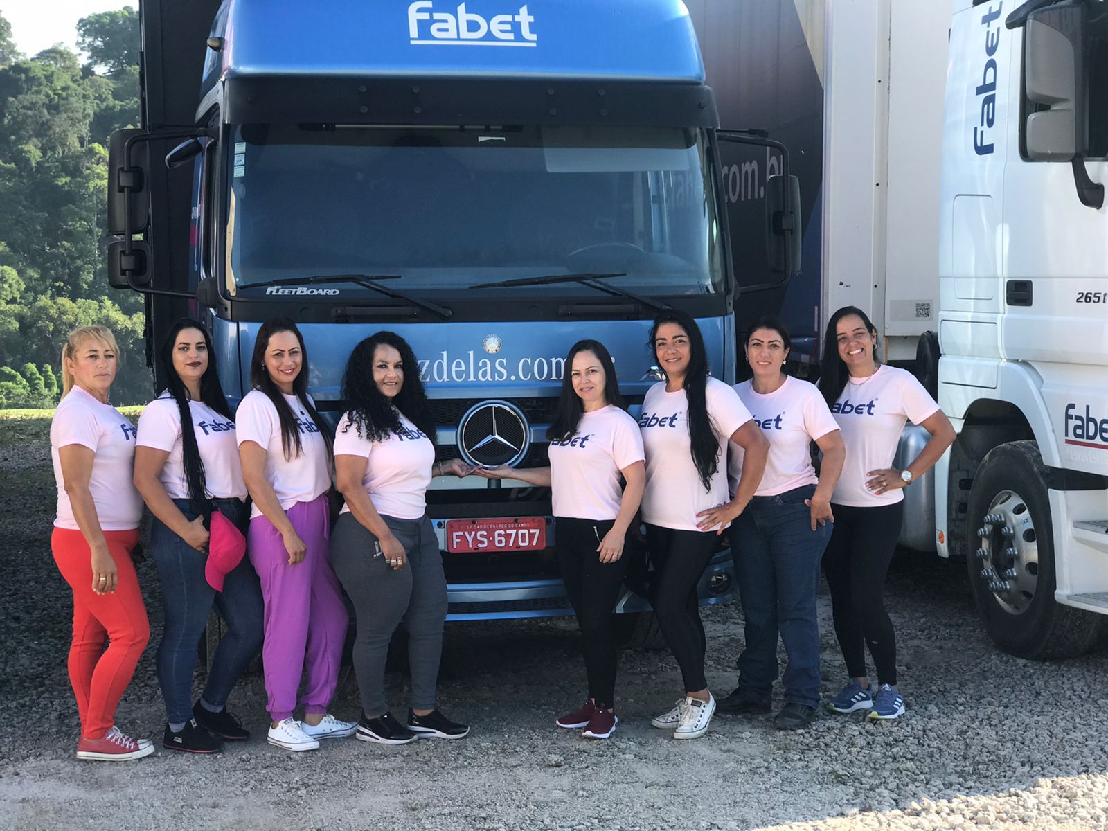 Com as condutoras formadas pela Fabet, Ambev amplia para 27% o número de motoristas mulheres